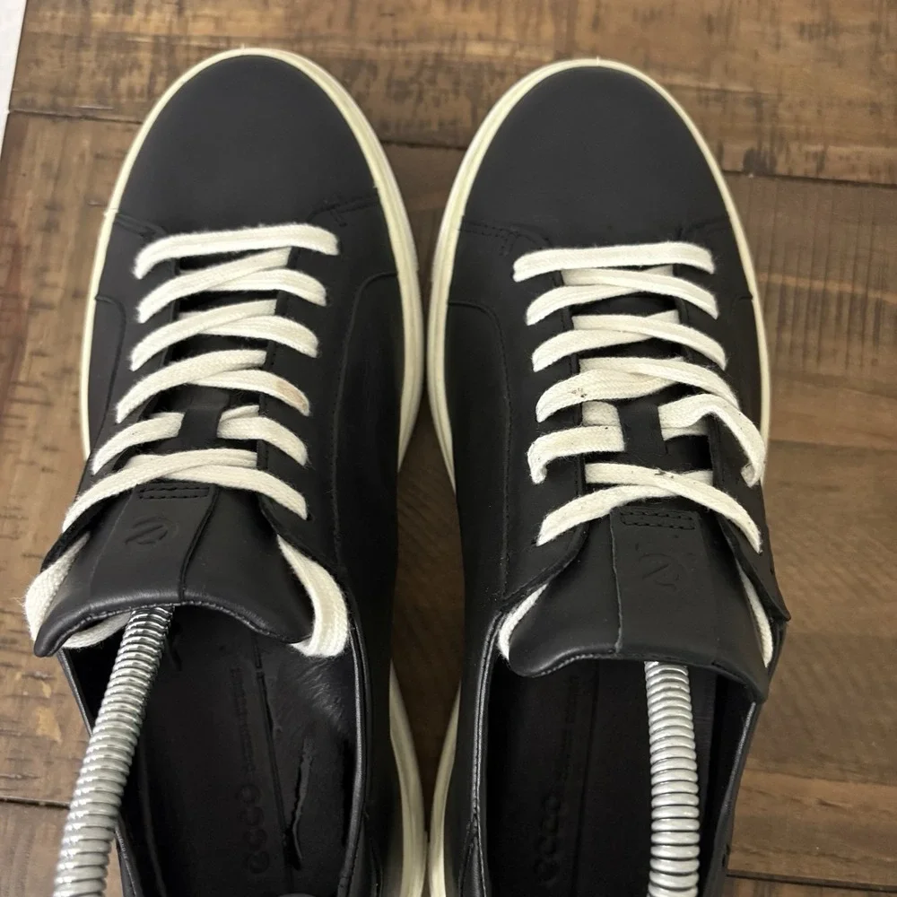 ECCO Men's Street Tray Classic Sneaker Black Leather White Size 11 /11.5